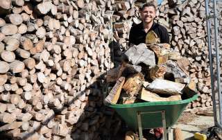 welcome to the wood yard, seasoned logs, logs, firewood, firewood logs, seasoned firewood logs, seasoned firewood, seasoned hardwood, seasoned mixed logs, seasoned softwood logs, log yard, log pile, log store, loading firewood, loading logs