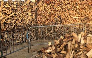 welcome to the wood yard, seasoned logs, logs, firewood, firewood logs, seasoned firewood logs, seasoned firewood, seasoned hardwood, seasoned mixed logs, seasoned softwood logs, log yard, log pile, log store
