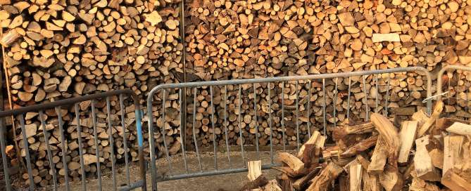 welcome to the wood yard, seasoned logs, logs, firewood, firewood logs, seasoned firewood logs, seasoned firewood, seasoned hardwood, seasoned mixed logs, seasoned softwood logs, log yard, log pile, log store